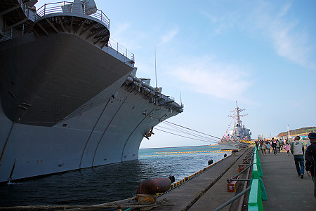 キティーホーク＆イージス艦