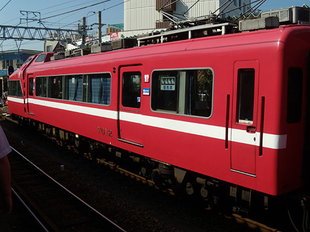 7011F7012