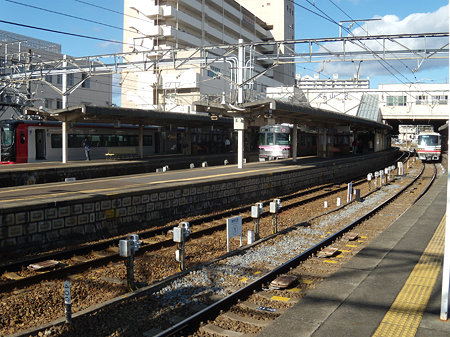 1700系と7000形と1800系が居る犬山駅
