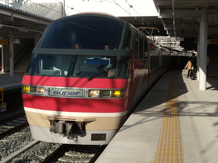 2番線に停車中特急空港行き1000+1200系