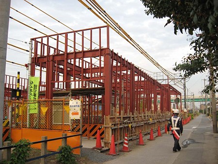 苅安賀駅新駅舎工事中