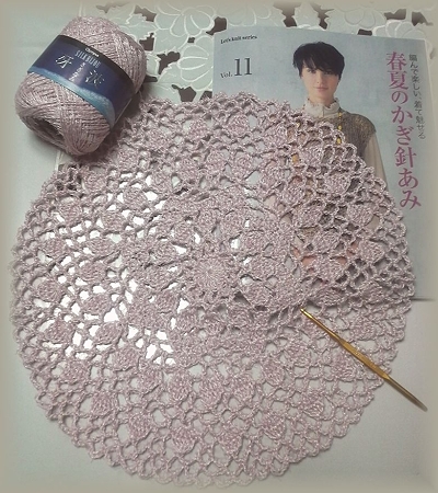 桜の蕾模様 エレガンスベスト　編みかけ