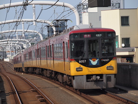 京阪8000系特急 京阪本線寝屋川市駅02