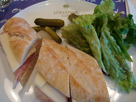 ピクルスとサラダ付@L'OCCITANE CAFE