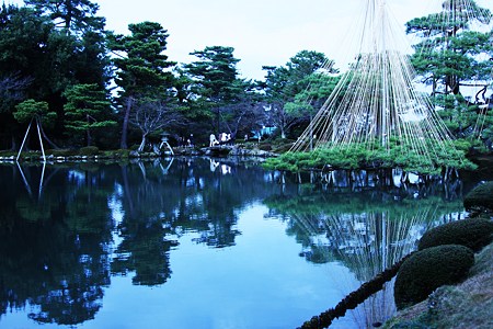 兼六園　霞が池と唐崎の松