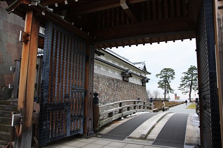 金沢城　橋爪門から