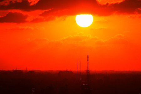 昨日の夕陽　　真っ赤に染まって！