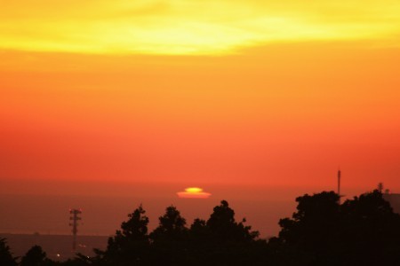 日本海に沈む夕日(2)