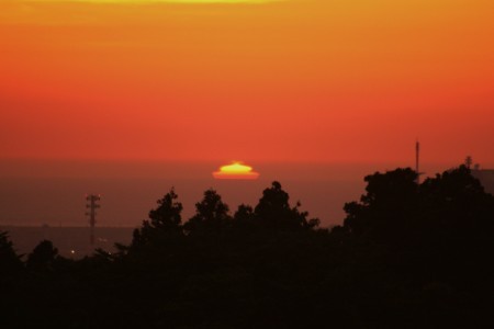 日本海に沈む　だるま夕日(1)　鏡餅三段