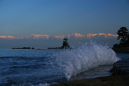 雨晴海岸から　積雪の立山連峰(2)