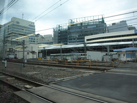 湘南新宿ライングリーン車１階の車窓（池袋駅）