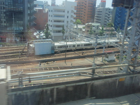 新幹線の車窓（新大阪）