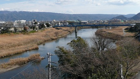 本城山南方の狩野川