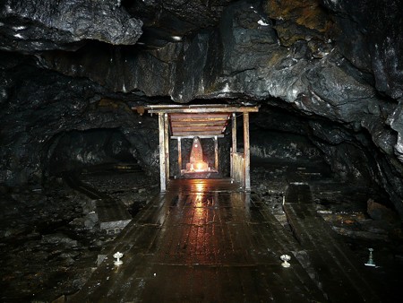 人穴洞穴の入口付近