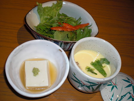 胡麻豆腐、茶碗蒸、サラダ