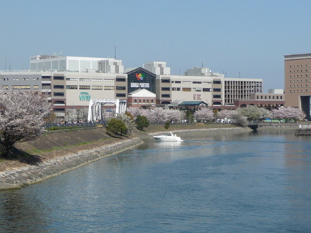 090409-MM21 汽車道と桜 (1)