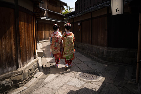 石塀小路にて
