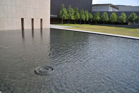 平成知新館の池にはとある秘密が