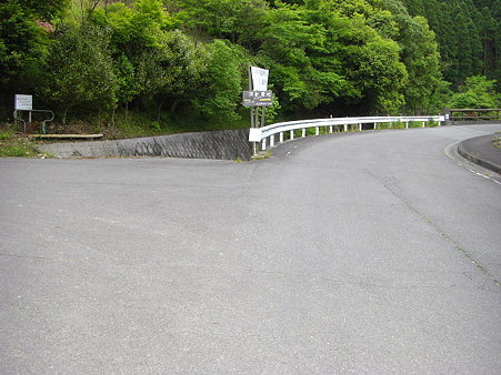 ここ左に下りる