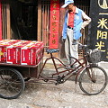 Photos: 08.04.24　麗江古城 働く自転車