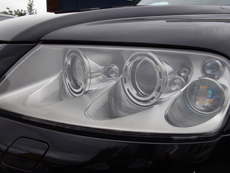 トゥアレグ　ヘッドライト磨き