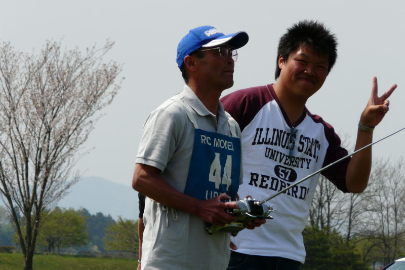 隣は真剣なのに！