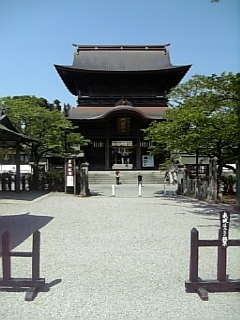 阿蘇神社の楼門＊５月