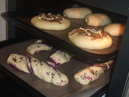 10月31日☆紫芋のねじりパン・金平ごぼうのパン・ソーセージパン