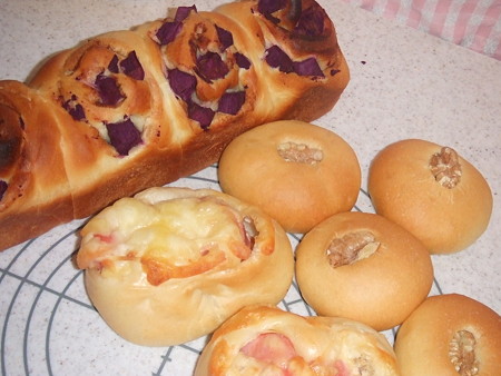 11月1日☆紫芋のパン・ハムロール・チョコパン