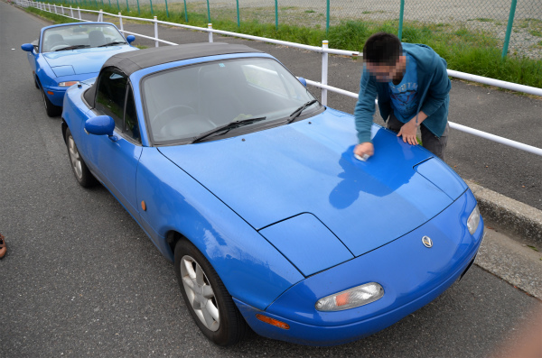 撮影を控えて車を拭き始めるReonhalt@シーチキンさん